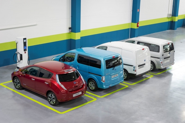 Nissan Leaf i trzy Nissany e-NV200