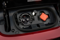 Porównanie sprzedaży EV/PHEV według portów szybkiego ładowania prądem stałym