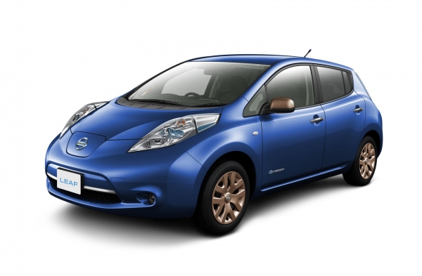 Nissan Leaf (Aurora Flare Blue Pearl)