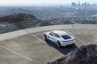Prototyp Porsche Mission E przyłapany podczas testów