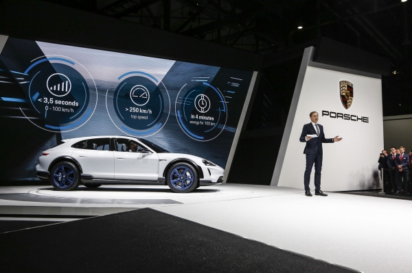 Porsche Mission E Cross Turismo
