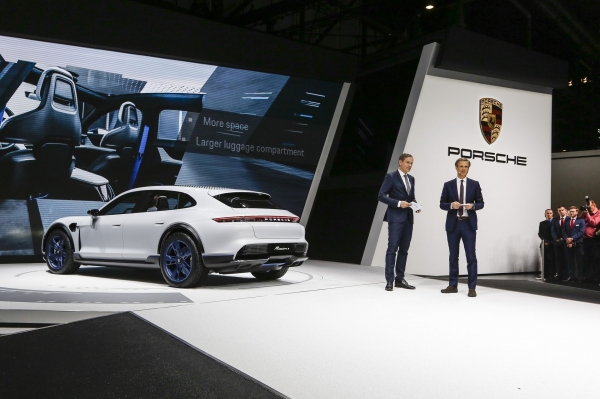 Porsche Mission E Cross Turismo