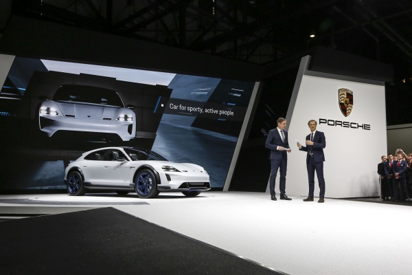 Porsche Mission E Cross Turismo