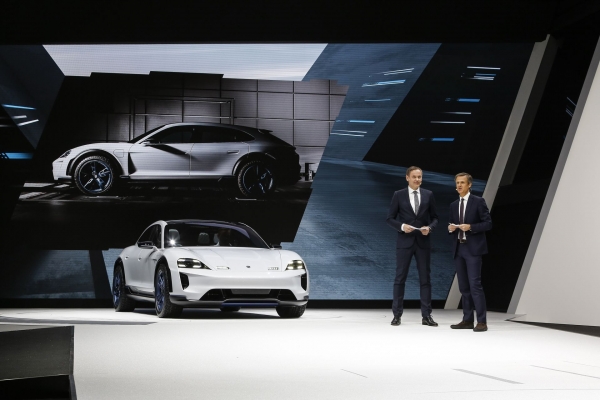 Porsche Mission E Cross Turismo
