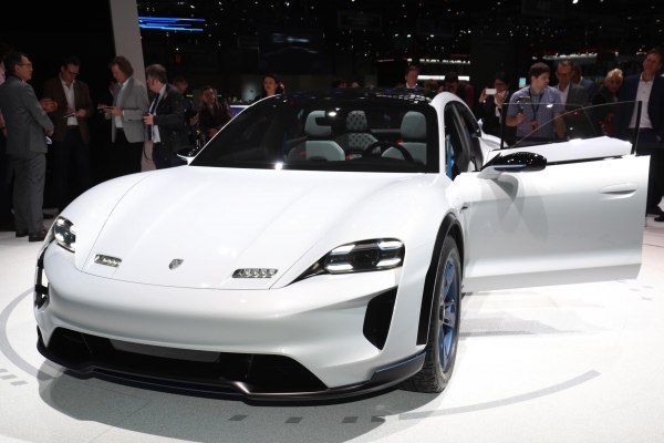 Porsche Mission E Cross Turismo