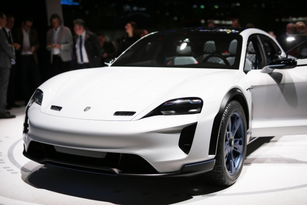 Porsche Mission E Cross Turismo
