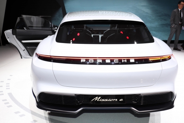 Porsche Mission E Cross Turismo
