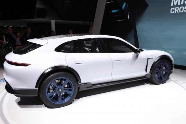 Porsche Mission E Cross Turismo