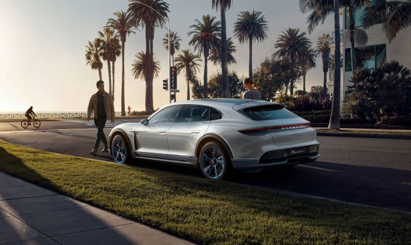 Porsche Mission E Cross Turismo