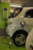 Mitsubishi i-MiEV w punkcie ładowania firmy e+