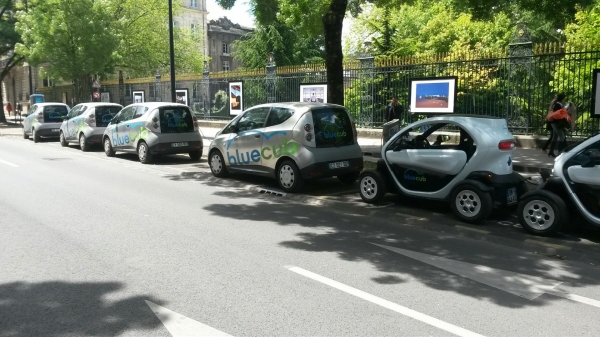 Renault Twizy w wypożyczalni Bluecub