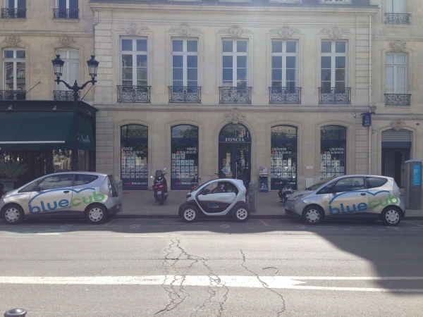 Renault Twizy w wypożyczalni Bluecub