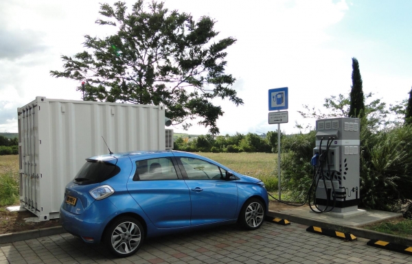 Stacjonarny magazyn energii Connected Energy E-STOR z akumulatorami pochodzącymi z pojazdów elektrycznych Renault