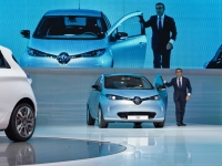 Carlos Ghosn chciałby być pionierem masowej produkcji EV