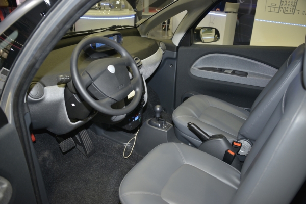 Samochód elektryczny wypożyczalni Autolib