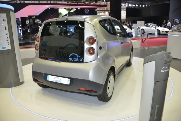 Samochód elektryczny wypożyczalni Autolib