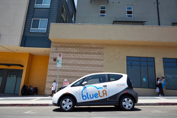 Samochody elektryczne wypożyczalni Bolloré BlueLA
