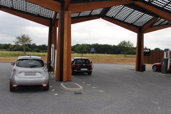Stacja szybkiego ładowania FastNed (pierwsza w Niemczech)