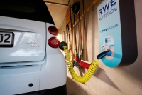 smart ed ładuje się w garażu z terminalu RWE