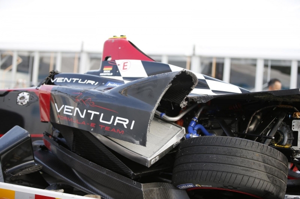 Formuła E 2014/2015 Runda 1: Chiny - rozbity bolid Nicka Heidfelda