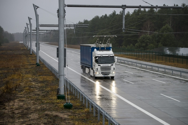 Scania G 360 4x2 z systemem zasilania Siemens eHighway w Gross Döll w Niemczech