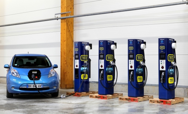 Szybkie ładowarki CHAdeMO firmy Nissan