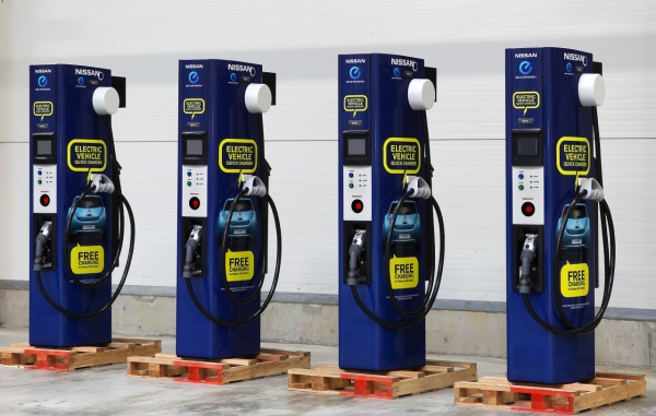 Szybkie ładowarki CHAdeMO firmy Nissan