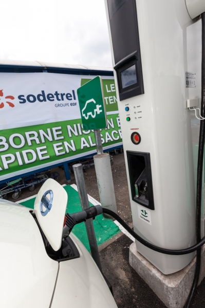 Szybka ładowarka CHAdeMO firmy Nissan