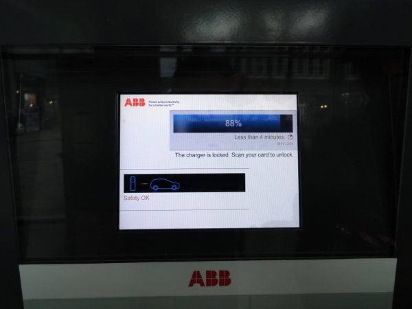 Terminal szybkiego ładowania ABB Terra na targach Poznań Motor Show 2012