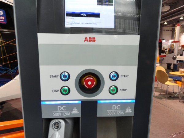 Terminal szybkiego ładowania ABB Terra na targach Poznań Motor Show 2012