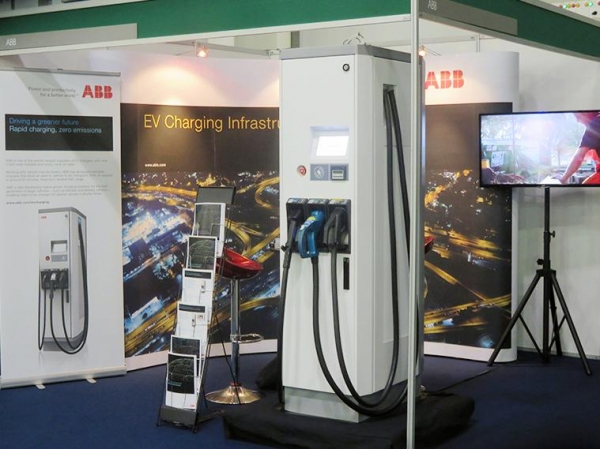 Szybka ładowarka ABB Terra 53 CJG