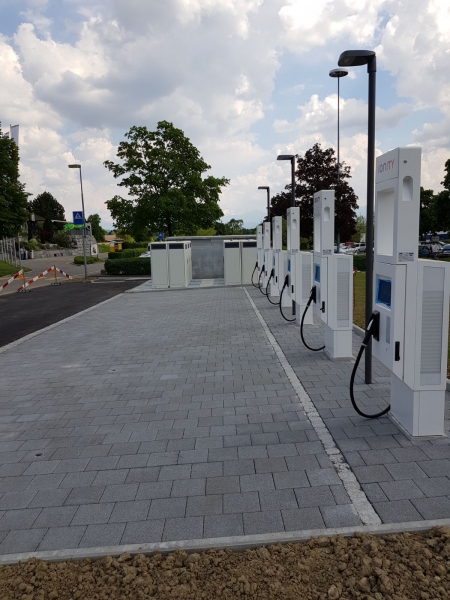 Szybkie ładowarki ABB Terra HP na stacji IONITY