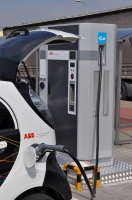 Szybka ładowarka ABB Terra 52 (wersja na 50 kW DC CHAdeMO i 22 kW AC)