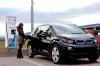 BMW i3 przy szybkiej ładowarce ABB