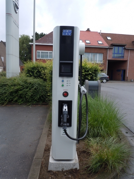 Szybka ładowarka CHAdeMO firmy DBT