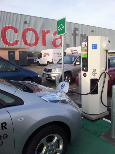 Uniwersalny terminal szybkiego ładowania firmy DBT