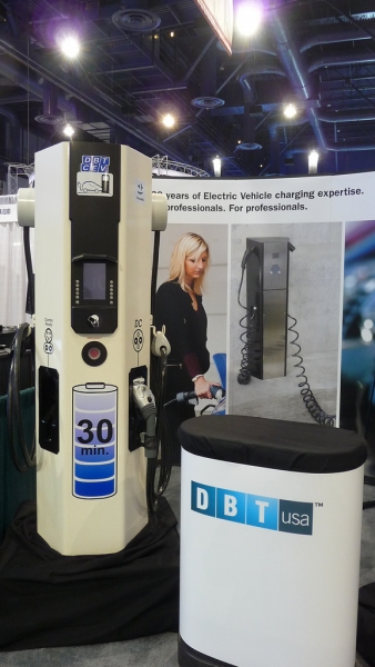 Szybka ładowarka DBT z wyjściami CHAdeMO i SAE J1772 Combo