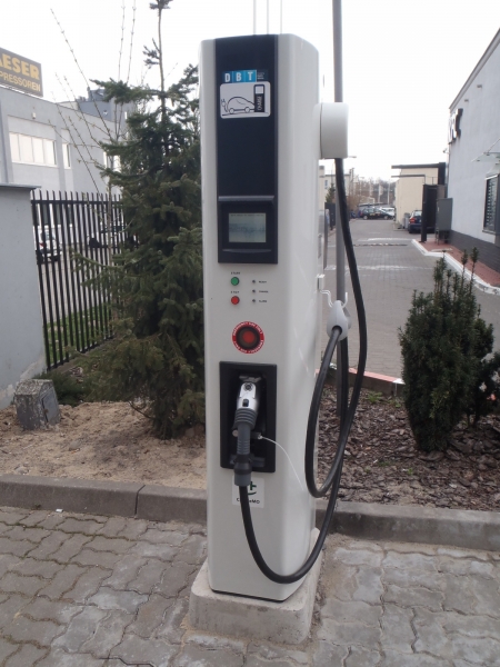 Szybka ładowarka CHAdeMO firmy DBT przy ul. Puławskiej 276 w Warszawie