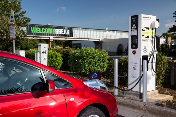 Szybka ładowarka DBT (wersja z wyjściami DC CHAdeMO i AC Typ 2)