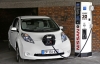 Nissan Leaf podłączony do szybkiej ładowarki CHAdeMO firmy DBT
