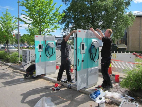 Instalacja szybkich ładowarek GQC50 w Drammen w Norwegii