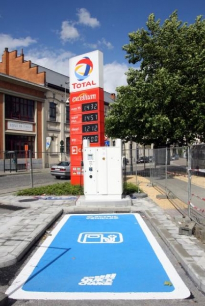 Uniwersalny terminal ładowania SGTE-Power na stacji benzynowej Total w Belgii