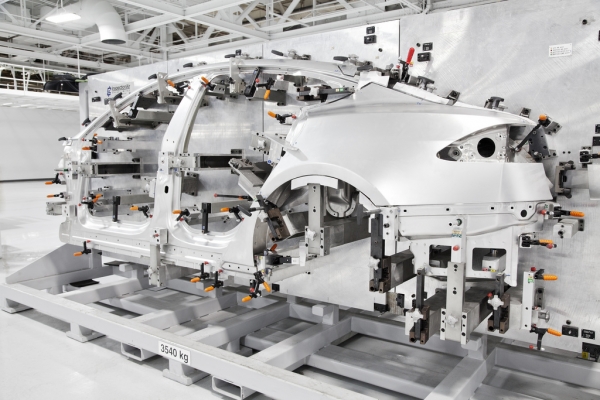 Tesla Factory - produkcja nadwozi Modelu S