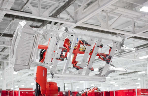 Tesla Factory - produkcja nadwozi Modelu S