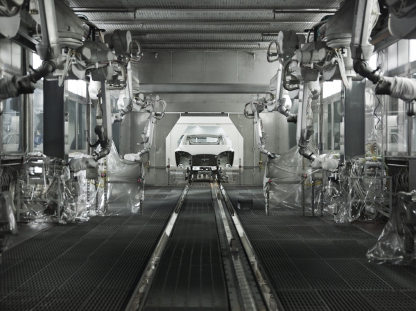 Tesla Factory - lakiernia