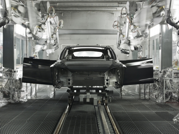Tesla Factory - lakiernia
