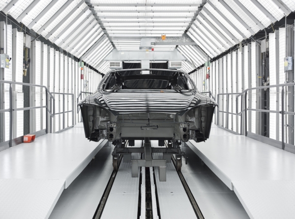 Tesla Factory - lakiernia