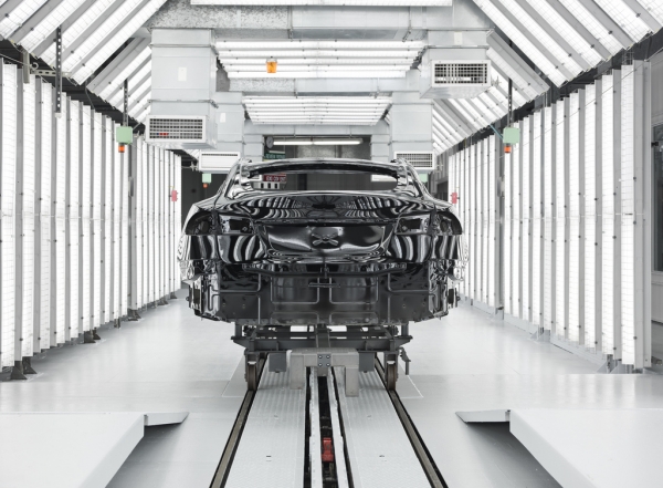 Tesla Factory - lakiernia