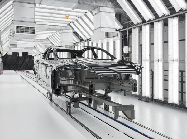Tesla Factory - lakiernia