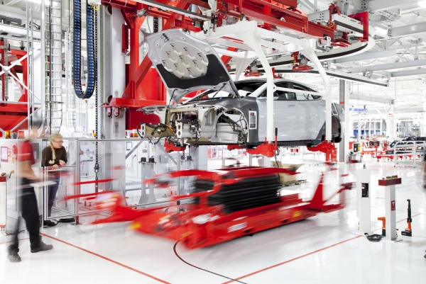 Tesla Factory - montaż końcowy Modelu S